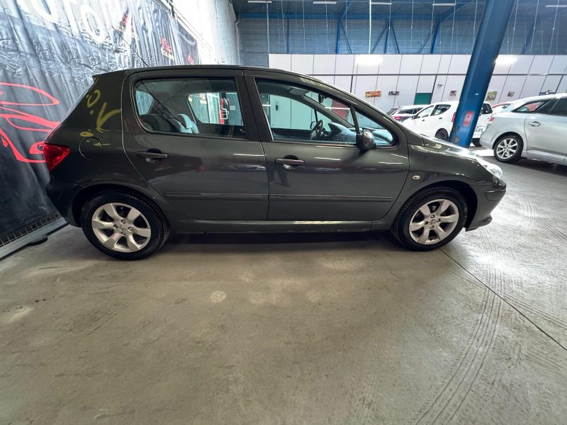 PEUGEOT 307 1.6i 16V 110 Confort Pack 