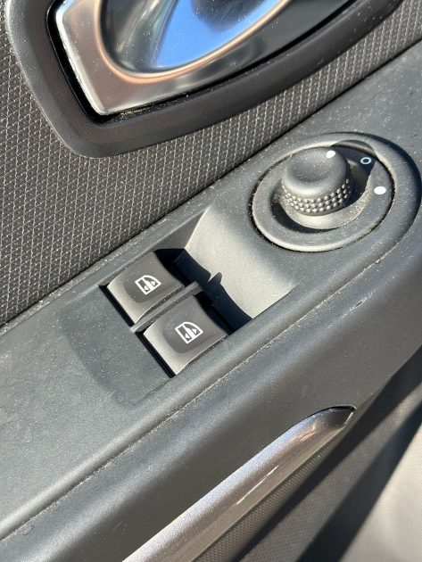 RENAULT  CLIO 4 2015 1.2 LEV 75CV / Distribution Neuve 