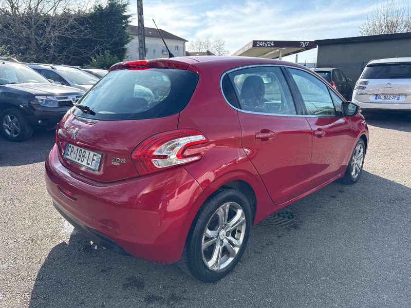 PEUGEOT 208 2013