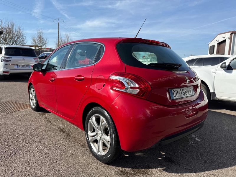 PEUGEOT 208 2013