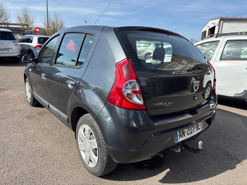 DACIA SANDERO 2010