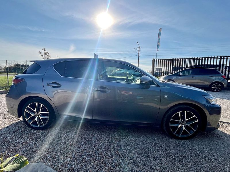 LEXUS CT200H 2016