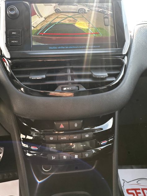PEUGEOT 208 1.2 VTI 82CV ACTIVE - TOIT PANORAMIQUE / CAMERA RECUL