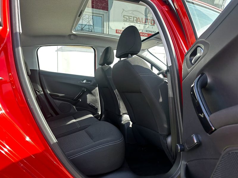 PEUGEOT 208 1.2 VTI 82CV ACTIVE - TOIT PANORAMIQUE / CAMERA RECUL
