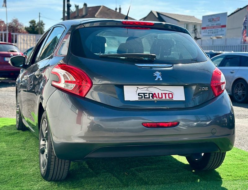 PEUGEOT 208 2012