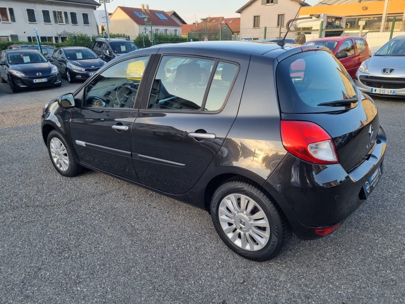 RENAULT  CLIO III 2011