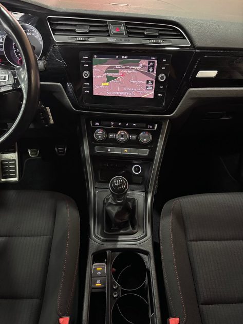 VOLKSWAGEN TOURAN 2017