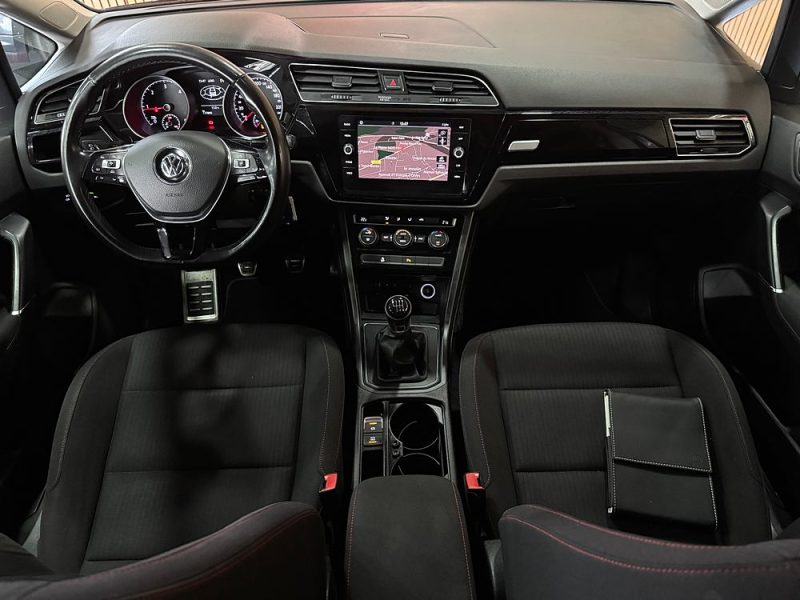 VOLKSWAGEN TOURAN 2017