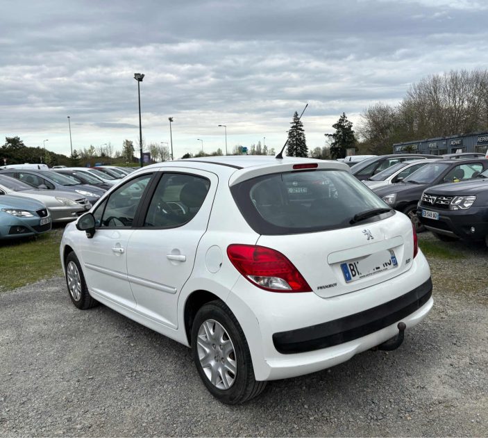 PEUGEOT 207 2011