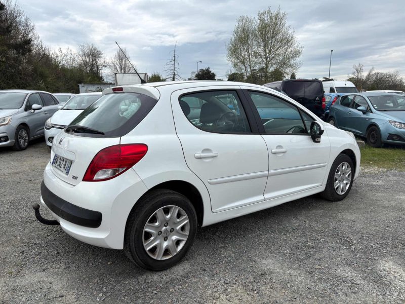 PEUGEOT 207 2011