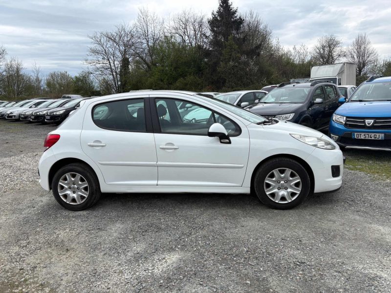 PEUGEOT 207 2011