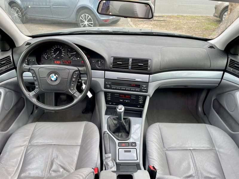 BMW SERIE 5 520i E39 **SUIVI COMPLET**