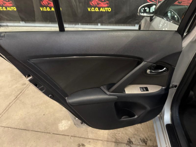 TOYOTA AVENSIS  SW 2.0 D4D 126 Dynamic 