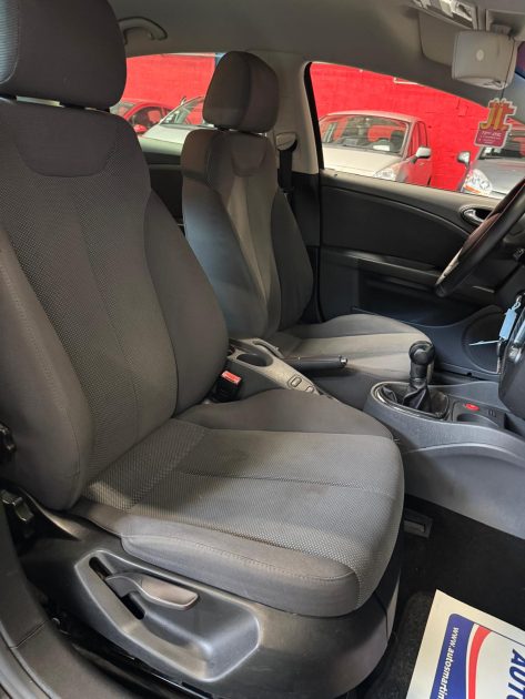 SEAT LEON 1.6i 102 Reference