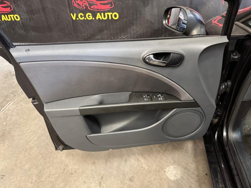 SEAT LEON 1.6i 102 Reference