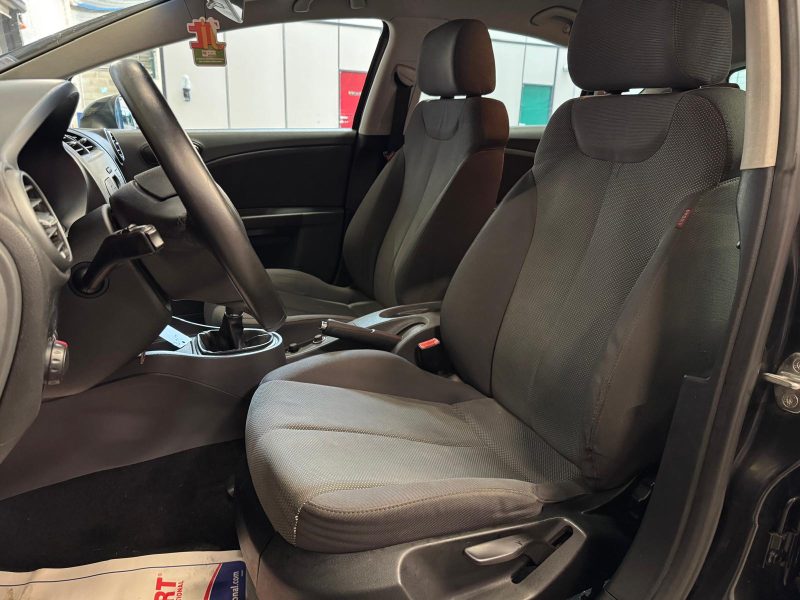 SEAT LEON 1.6i 102 Reference