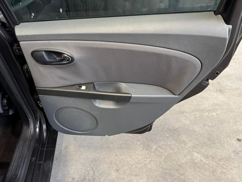 SEAT LEON 1.6i 102 Reference