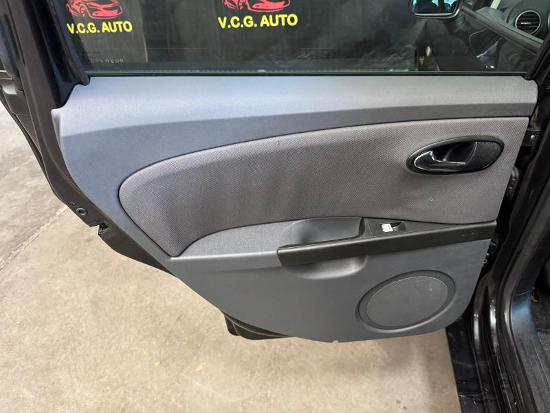 SEAT LEON 1.6i 102 Reference