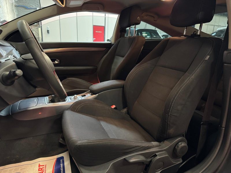 RENAULT LAGUNA Coupé 2.0 dCi 150 Black Edition 