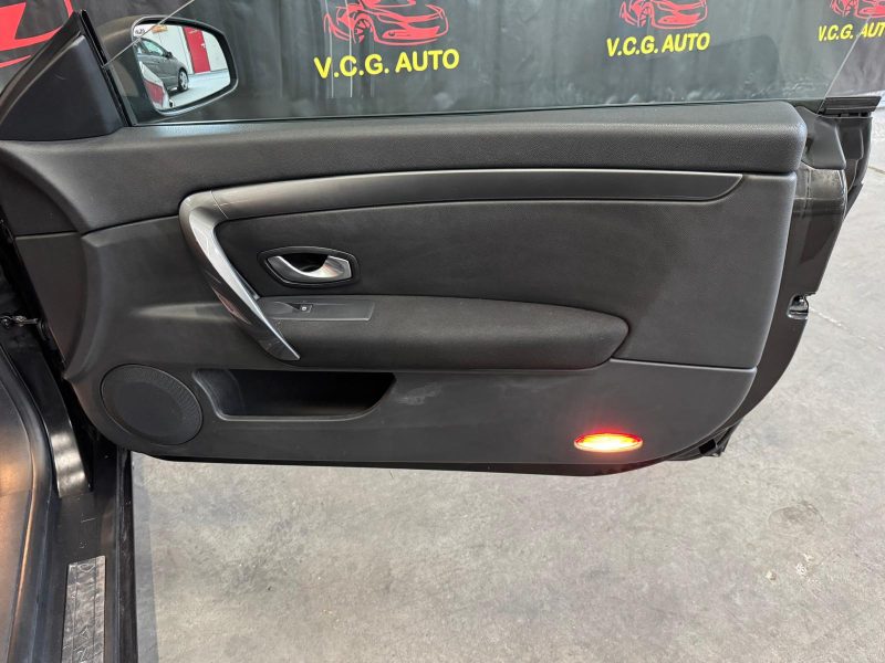 RENAULT LAGUNA Coupé 2.0 dCi 150 Black Edition 