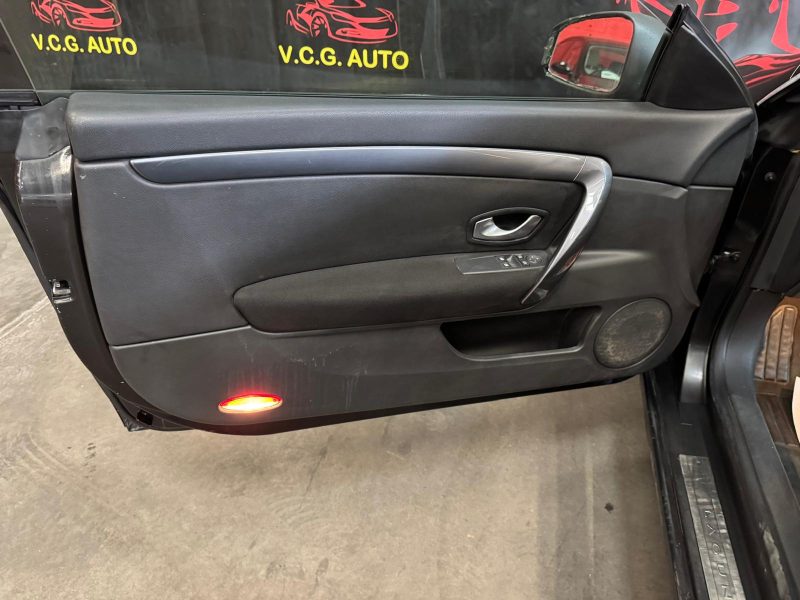 RENAULT LAGUNA Coupé 2.0 dCi 150 Black Edition 