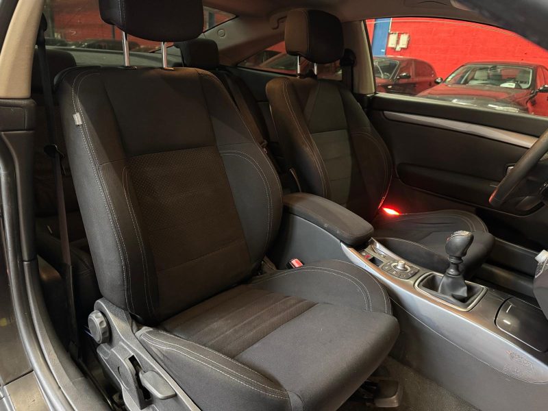 RENAULT LAGUNA Coupé 2.0 dCi 150 Black Edition 