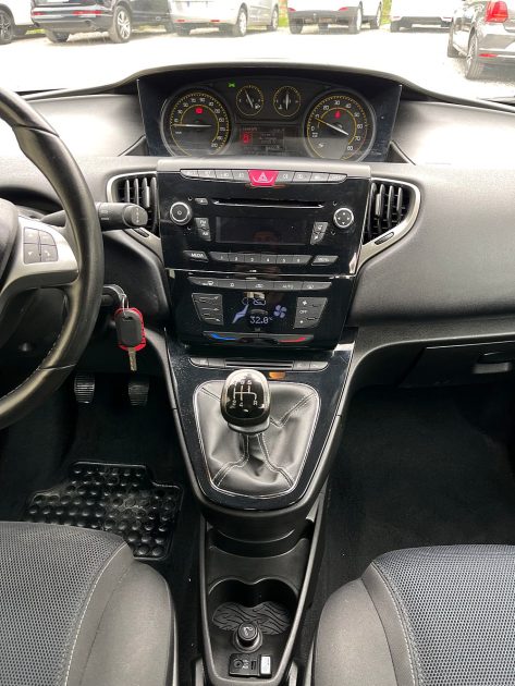LANCIA YPSILON 2013