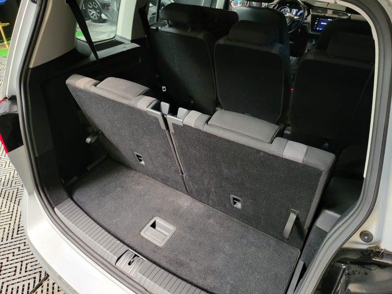 VOLKSWAGEN TOURAN 1.6 TDI 115CV TRENDLINE / 7 PLACES + APPLE CARPLAY + RADAR DE RECUL /