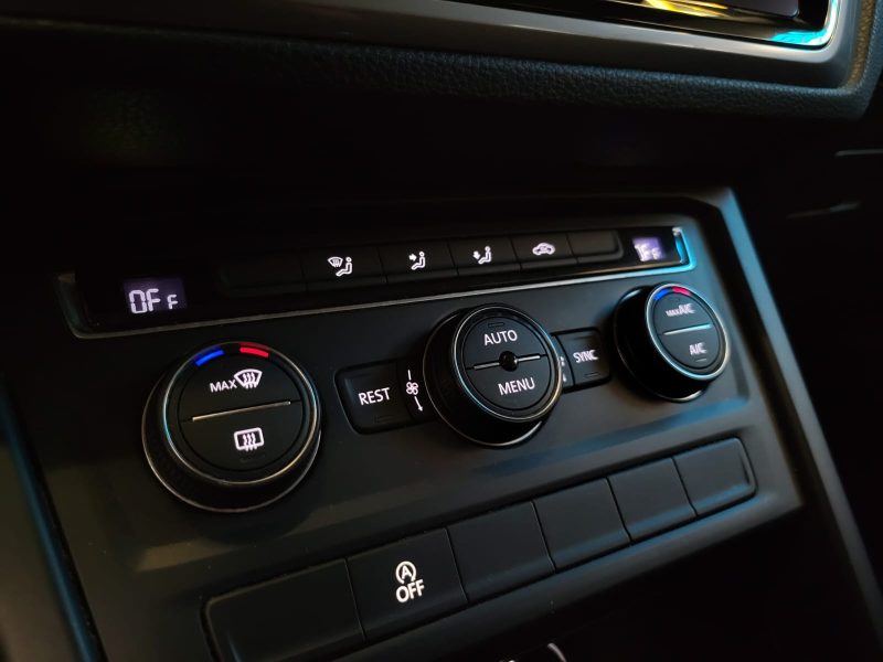 VOLKSWAGEN TOURAN 1.6 TDI 115CV TRENDLINE / 7 PLACES + APPLE CARPLAY + RADAR DE RECUL /