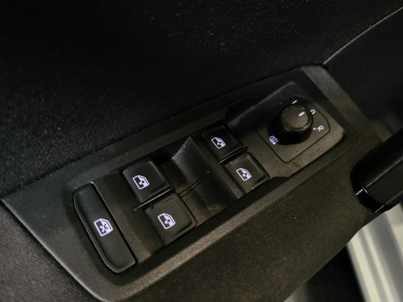 VOLKSWAGEN TOURAN 1.6 TDI 115CV TRENDLINE / 7 PLACES + APPLE CARPLAY + RADAR DE RECUL /