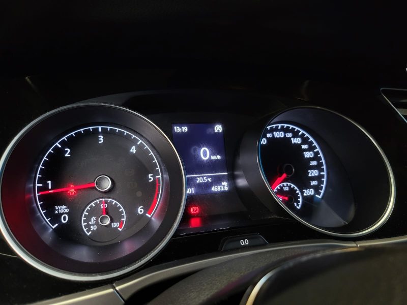 VOLKSWAGEN TOURAN 1.6 TDI 115CV TRENDLINE / 7 PLACES + APPLE CARPLAY + RADAR DE RECUL /