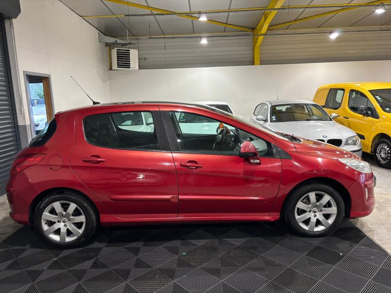 PEUGEOT 308 1.6 HDI 110 Confort 