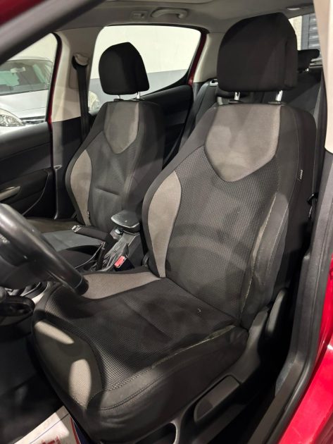 PEUGEOT 308 1.6 HDI 110 Confort 