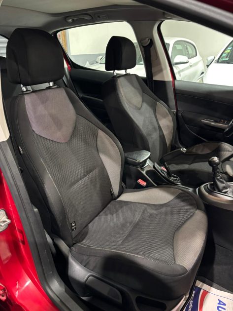 PEUGEOT 308 1.6 HDI 110 Confort 