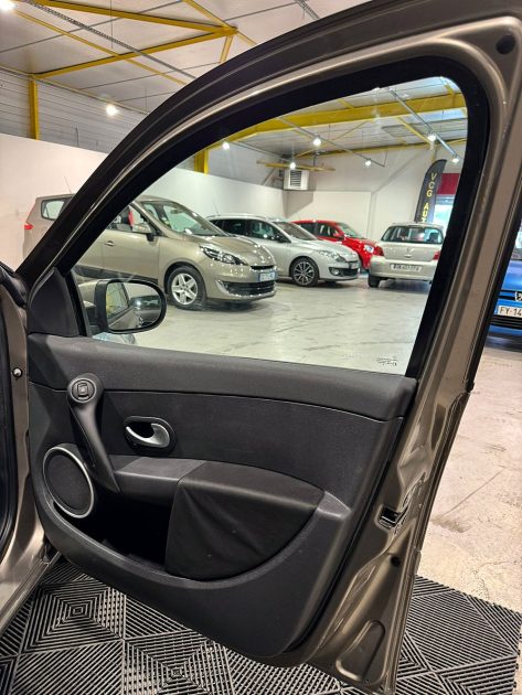 RENAULT CLIO III Grandtour 1.5 dCi 88 Carminat TomTom 