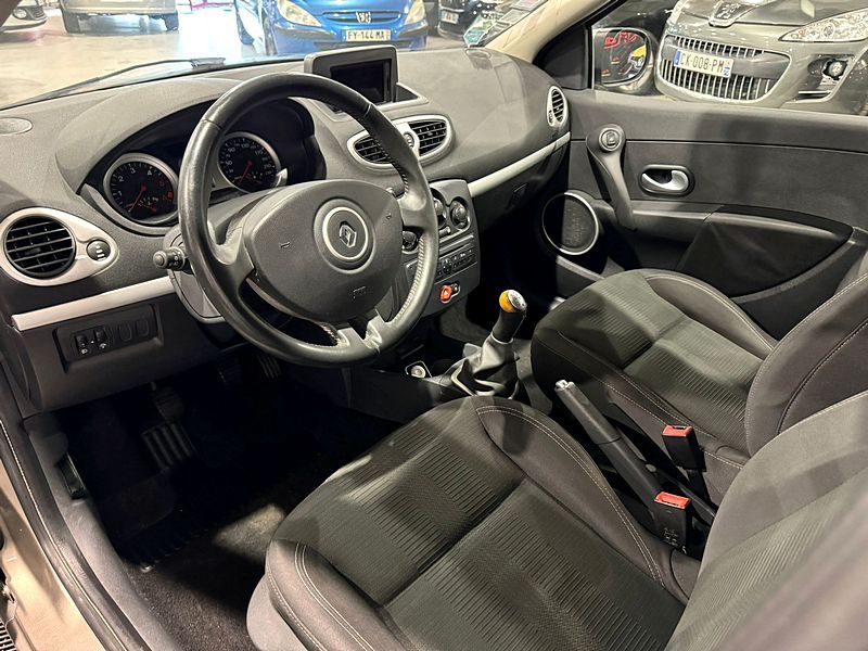 RENAULT CLIO III Grandtour 1.5 dCi 88 Carminat TomTom 
