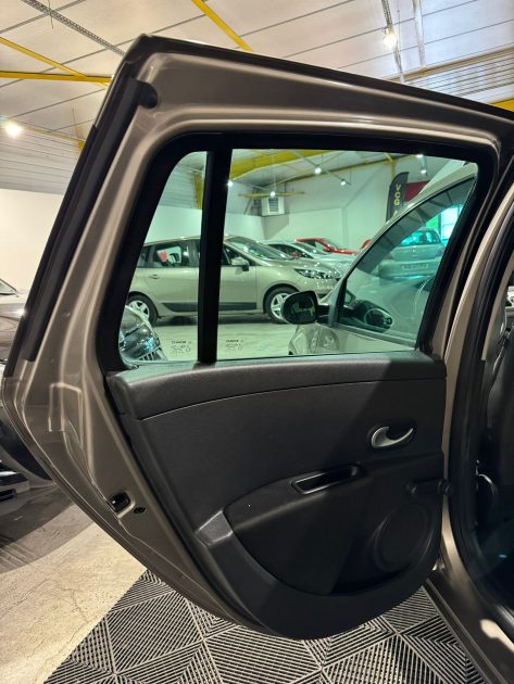 RENAULT CLIO III Grandtour 1.5 dCi 88 Carminat TomTom 