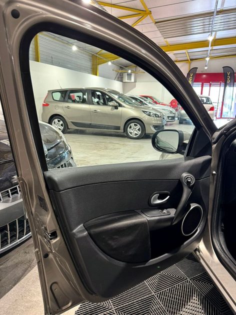 RENAULT CLIO III Grandtour 1.5 dCi 88 Carminat TomTom 