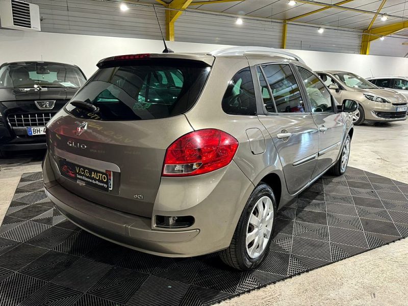 RENAULT CLIO III Grandtour 1.5 dCi 88 Carminat TomTom 