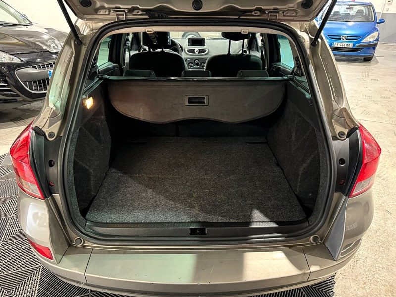 RENAULT CLIO III Grandtour 1.5 dCi 88 Carminat TomTom 