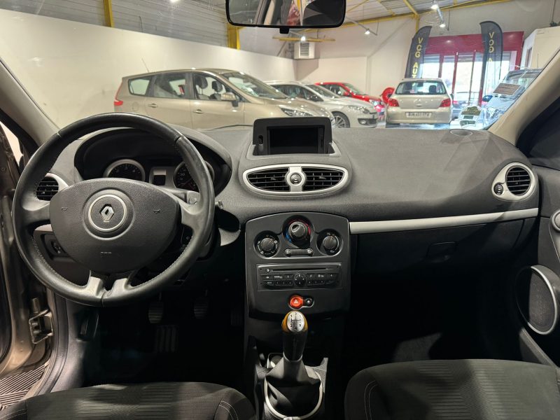 RENAULT CLIO III Grandtour 1.5 dCi 88 Carminat TomTom 