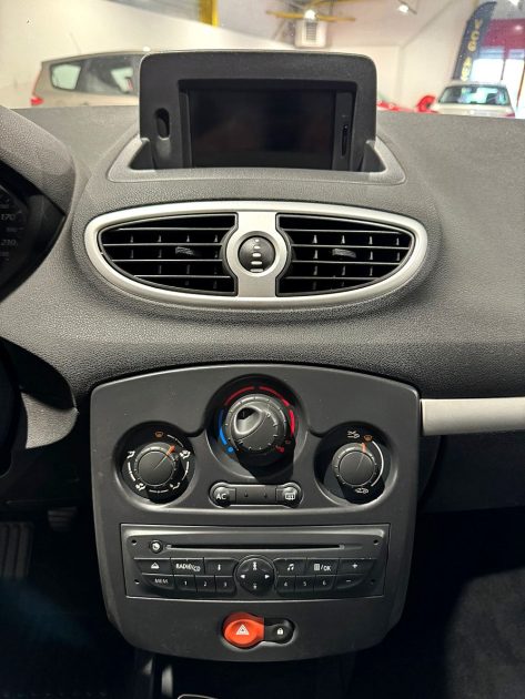 RENAULT CLIO III Grandtour 1.5 dCi 88 Carminat TomTom 