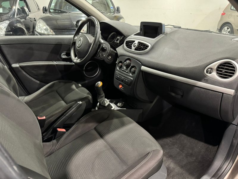 RENAULT CLIO III Grandtour 1.5 dCi 88 Carminat TomTom 