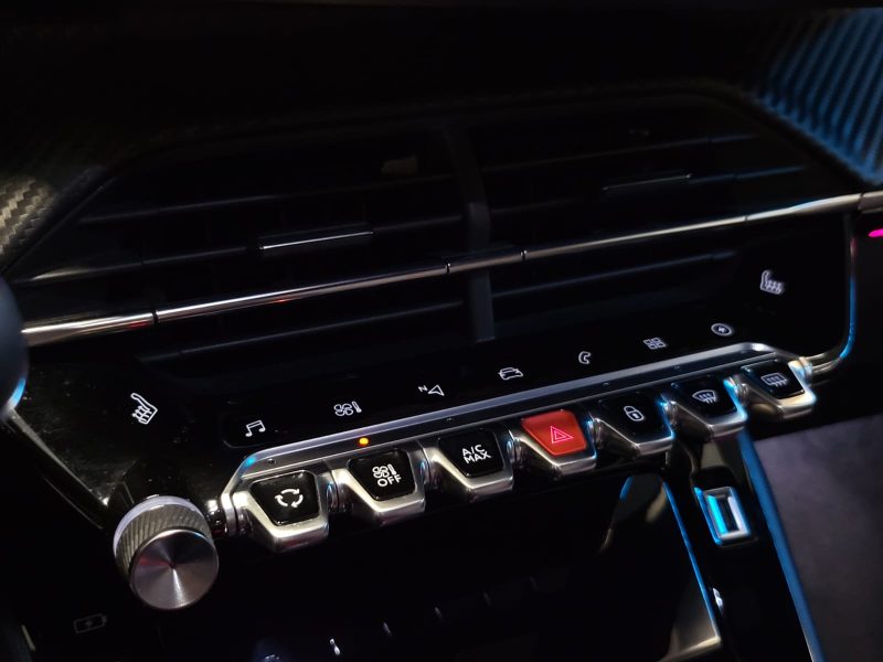 PEUGEOT 208 E-208 GT LINE 136cv / VIRTUAL COCKPIT / CAMERA / CARPLAY / KEYLESS