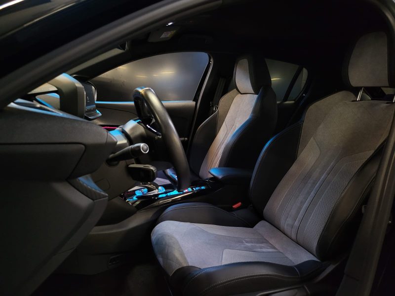 PEUGEOT 208 E-208 GT LINE 136cv / VIRTUAL COCKPIT / CAMERA / CARPLAY / KEYLESS