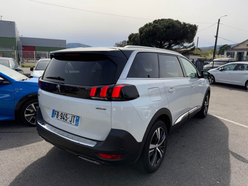 PEUGEOT 5008 2018