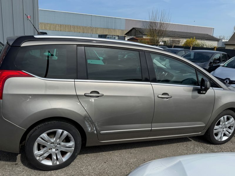 PEUGEOT 5008 1.6 HDI 112