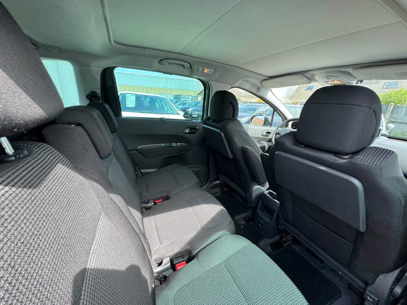 PEUGEOT 5008 1.6 HDI 112