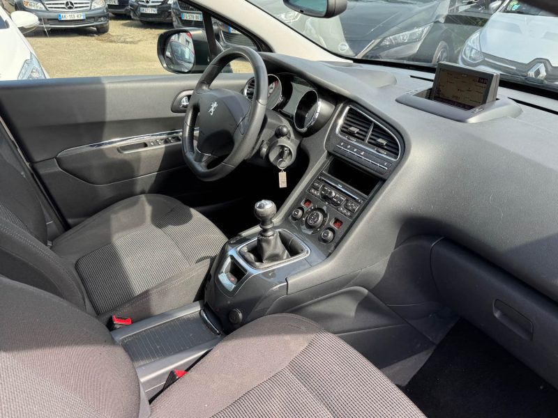 PEUGEOT 5008 1.6 HDI 112