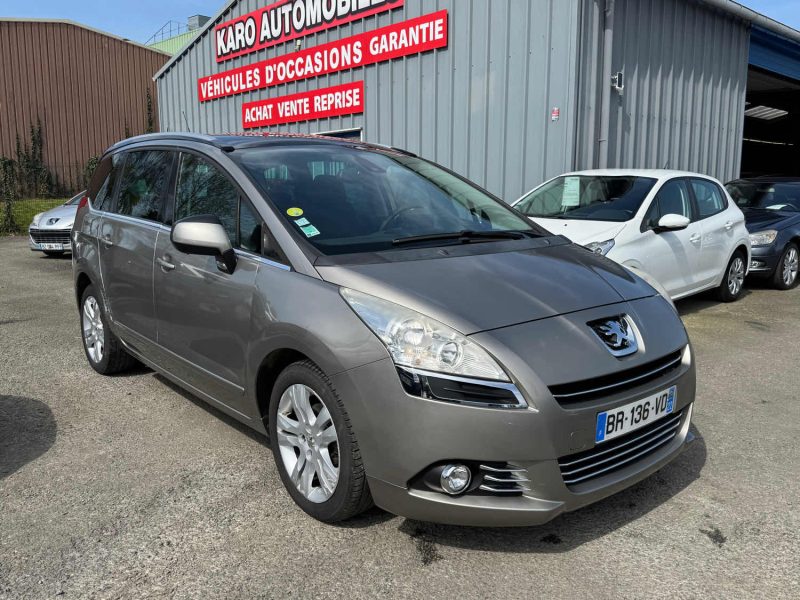 PEUGEOT 5008 1.6 HDI 112